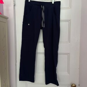 Figs Scrubs Kade Bottoms: size Medium